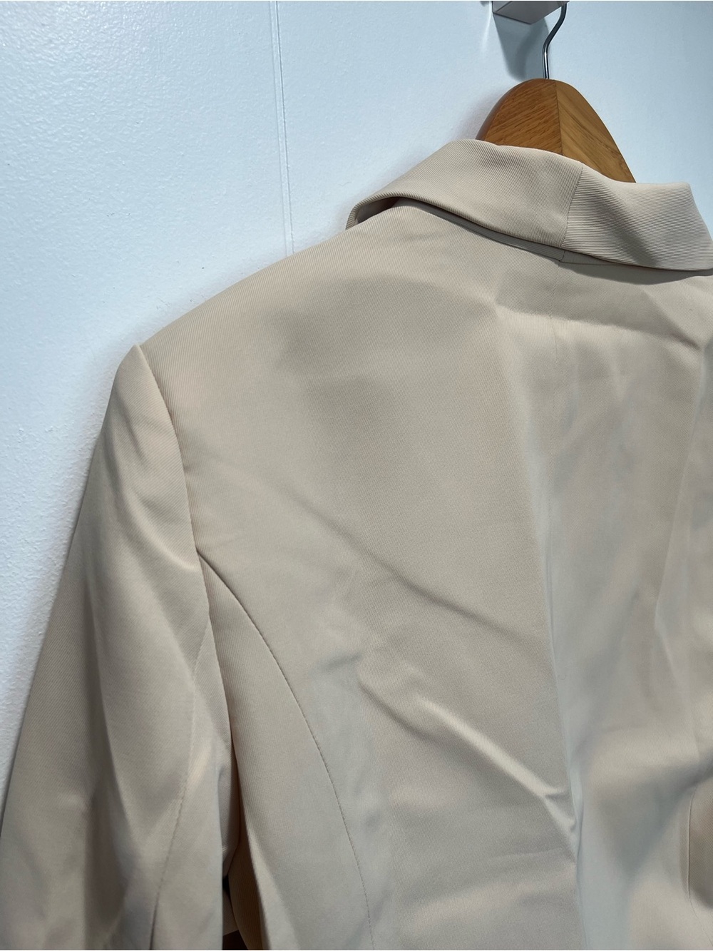 Women’s Kirundo Cream Shawl-Collar Blazer - Size Medium - Picture 5 of 5